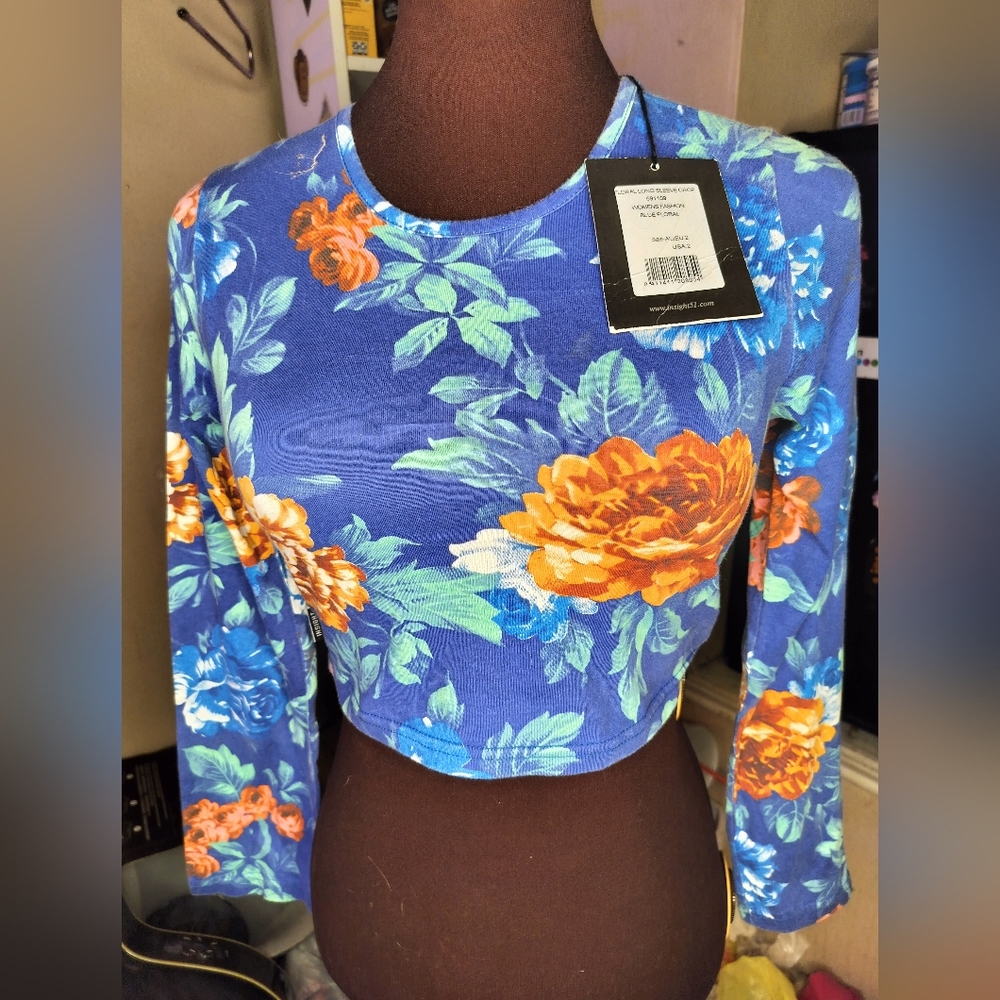 NWT Insight Floral LS Crop Top Blouse